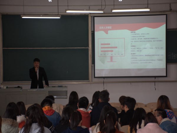 1551936416289302.jpg 招聘会1_副本.jpg