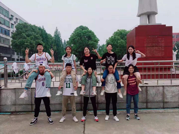 1585914474502309.png 1194班武陈收集的洪湖贺龙高级中学毕业照.png