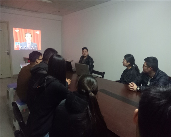 党员开会.jpg