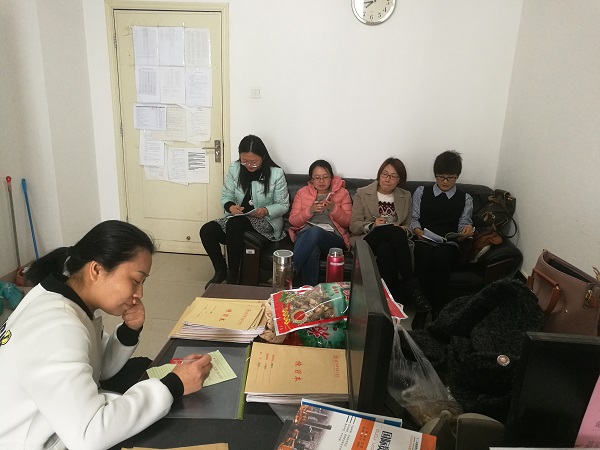 1489560471115888.jpg 教工一支部学习两会.jpg