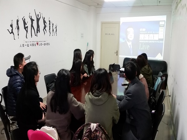 学习总理答记者问.jpg