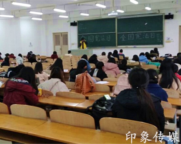 1512364446131806.jpg 弘扬法治,晨读宪法—记会计1165晨读宪法活动_副本.jpg